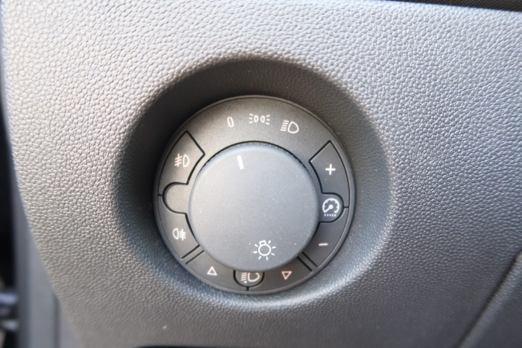 OPEL-CORSA-1.2-16V ENJOY airco 3 drs. Extreem lage KM tand !