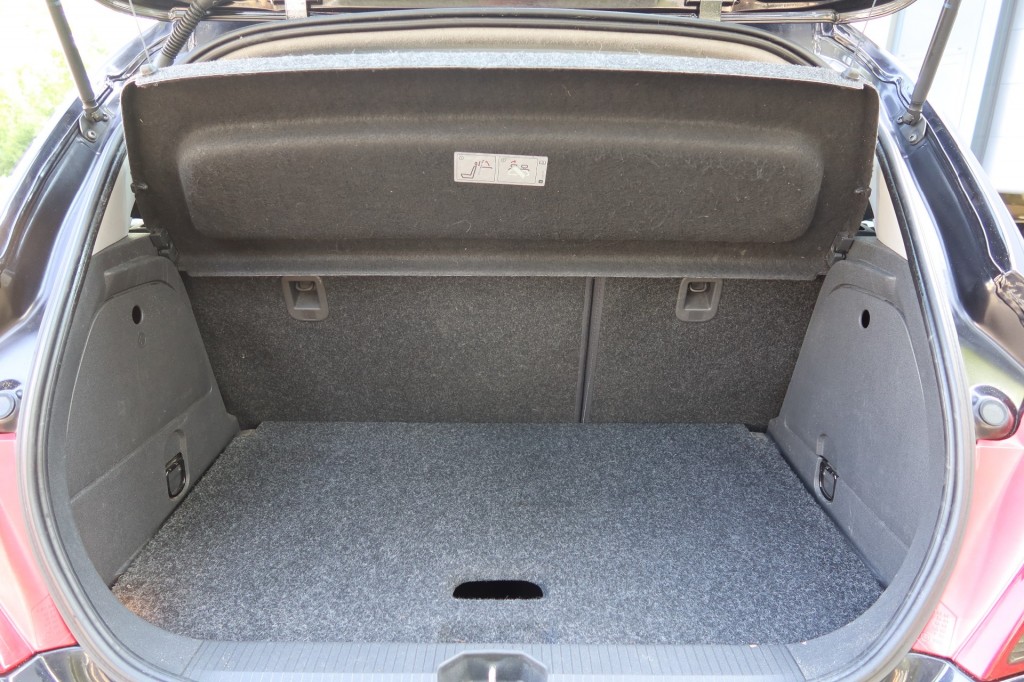 OPEL-CORSA-1.2-16V ENJOY airco 3 drs. Extreem lage KM tand !