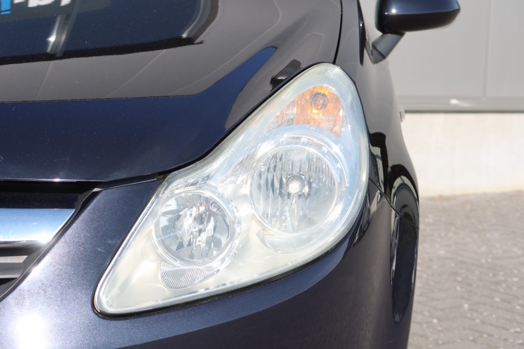 OPEL-CORSA-1.2-16V ENJOY airco 3 drs. Extreem lage KM tand !