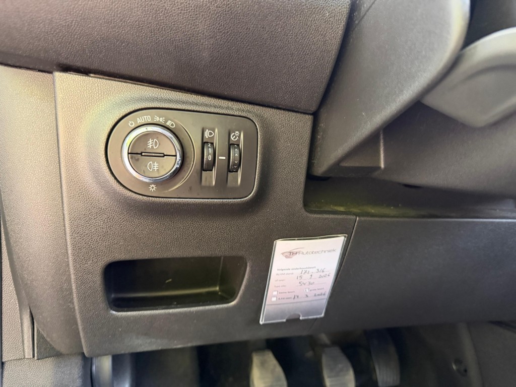 OPEL-CORSA-1.4 COLOR ED. / Cruise / Trekhaak / Carplay /