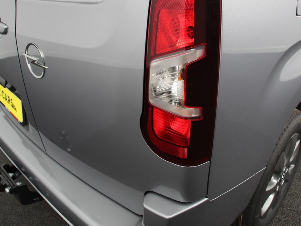 OPEL-COMBO-1.5 BlueHDi 130Pk L2 Automaat Apple Carplay / Android Auto Navigatie Trekhaak Airco Camera Cruise Control Parkeersensoren V+A DA