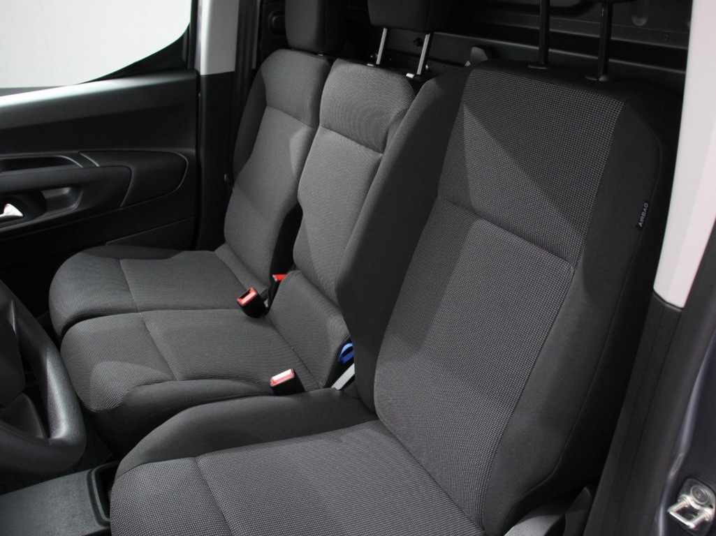 OPEL-COMBO-1.5 BlueHDi 130Pk L2 Automaat Apple Carplay / Android Auto Navigatie Trekhaak Airco Camera Cruise Control Parkeersensoren V+A DA