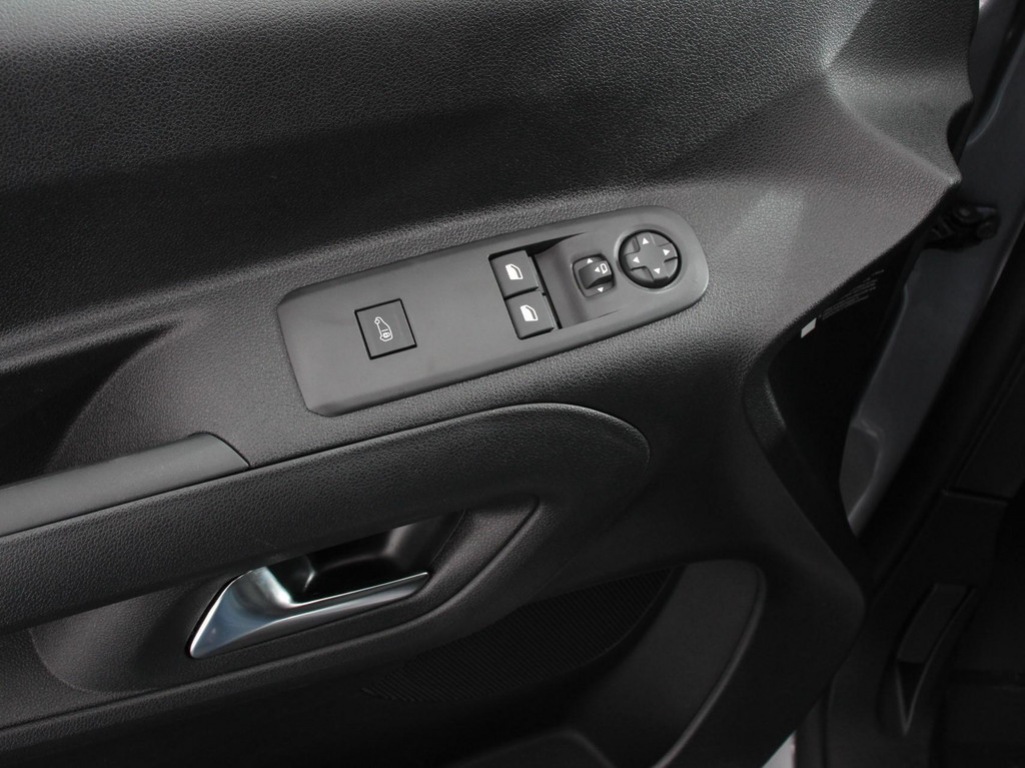OPEL-COMBO-1.5 BlueHDi 130Pk L2 Automaat Apple Carplay / Android Auto Navigatie Trekhaak Airco Camera Cruise Control Parkeersensoren V+A DA