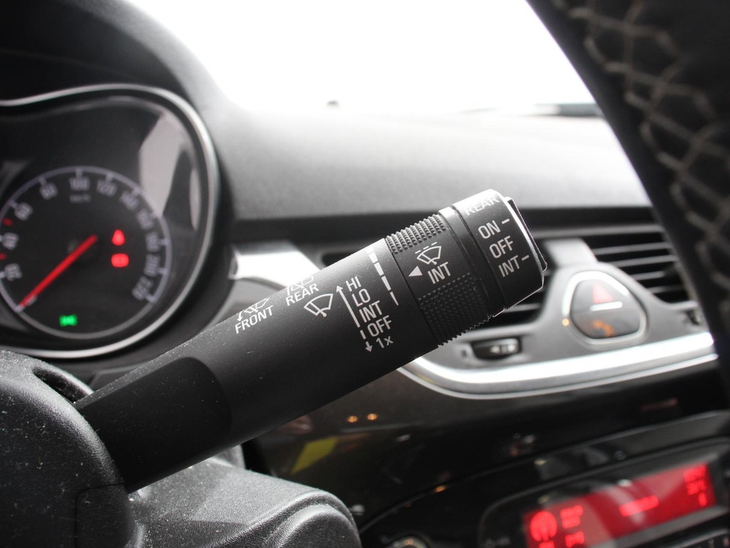 OPEL-CORSA-1.0 Turbo Innovation Airco Cruise control Lichtmetalen velgen Radio Bluetooth Parkeersensoren achter