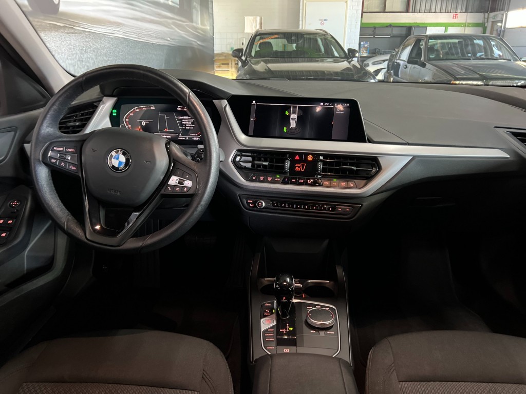 BMW-1-SERIE-118I BUSINESSEDITION / Automaat / 42323 km / Carplay / Digitaal Display