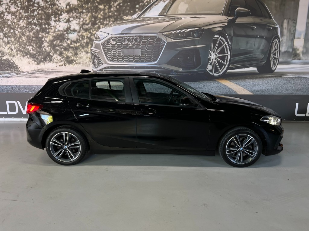 BMW-1-SERIE-118I BUSINESSEDITION / Automaat / 42323 km / Carplay / Digitaal Display