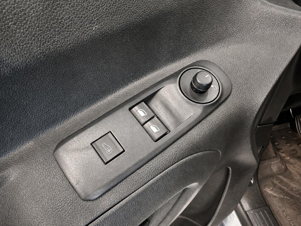 OPEL-COMBO-1.5D L1H1 102 pk Edition Navigatie Apple CarPlay Android Auto Parkeerhulp achter Airco DAB