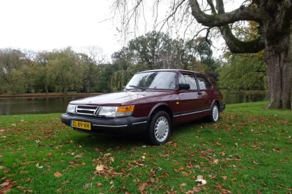 SAAB 900