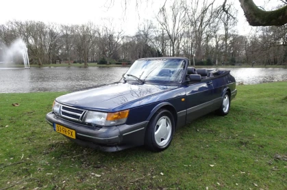 SAAB 900