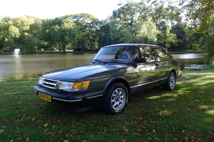 SAAB 900